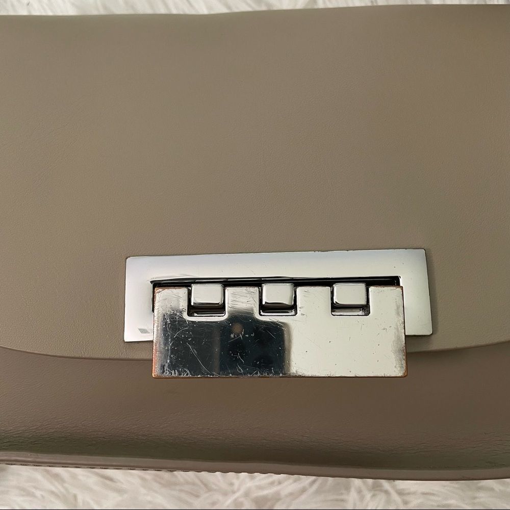 Zac Posen Eartha Iconic Saddle Shoulder/ Crossbody Bag - Beige sz small - Picture 5 of 16